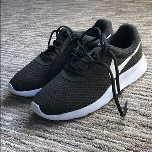 nike tanjun olive green